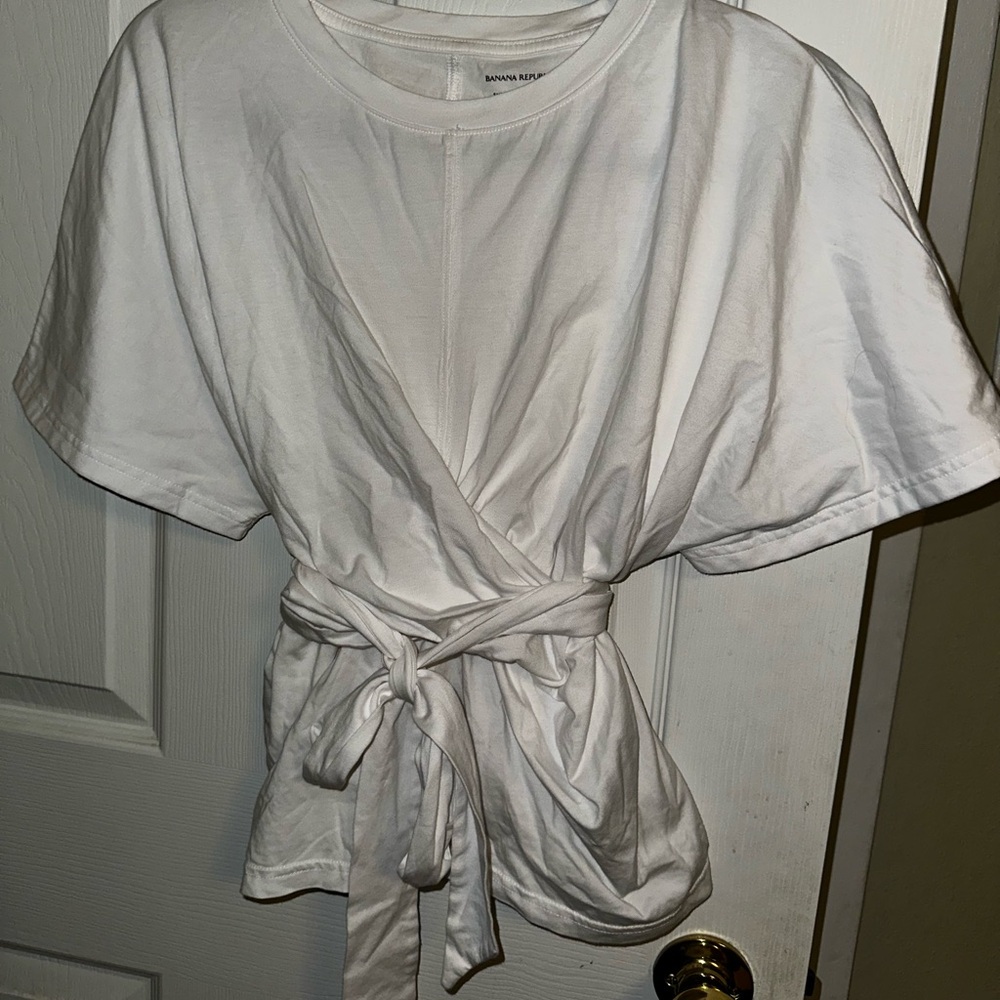 White medium banana republic suprima cotton dolman shirt sleeve wrap tee shirt